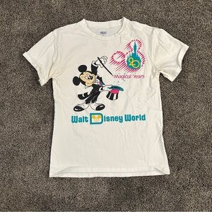 💕 Moving Sale! 💕 
Disney White T-Shirt with Mickey Mouse Print